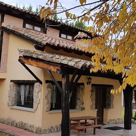 Esencia De Gredos Guest House Ramacastanas Exterior photo