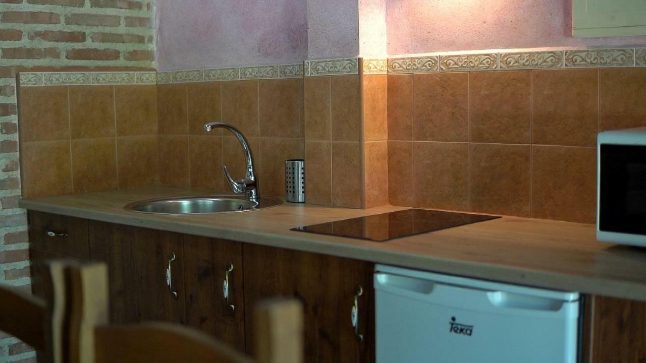 Esencia De Gredos Guest House Ramacastanas Exterior photo