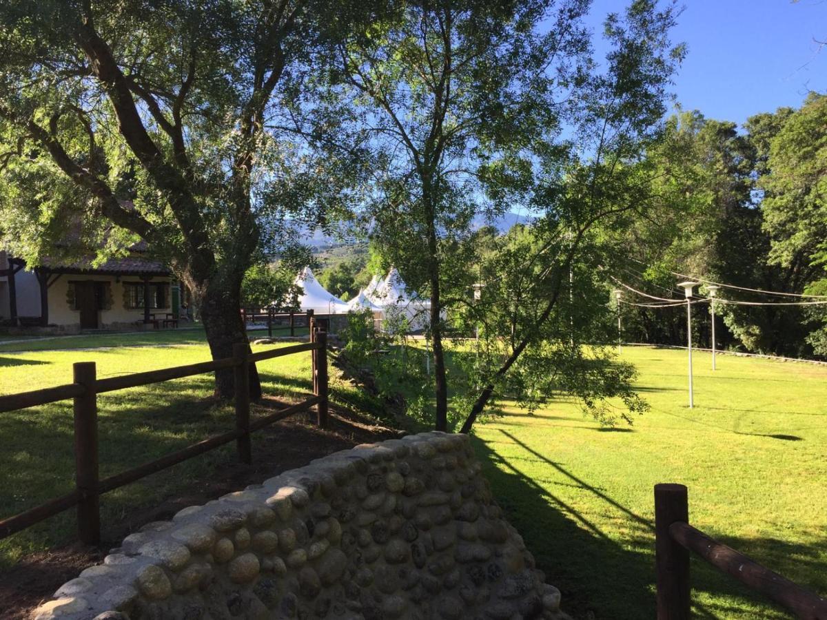 Esencia De Gredos Guest House Ramacastanas Exterior photo